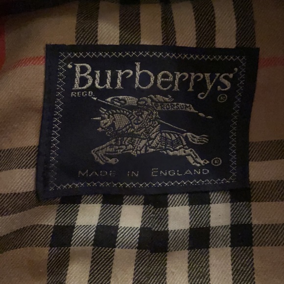 Burberry of London’s trenchcoat in good shape - Picture 4 of 7